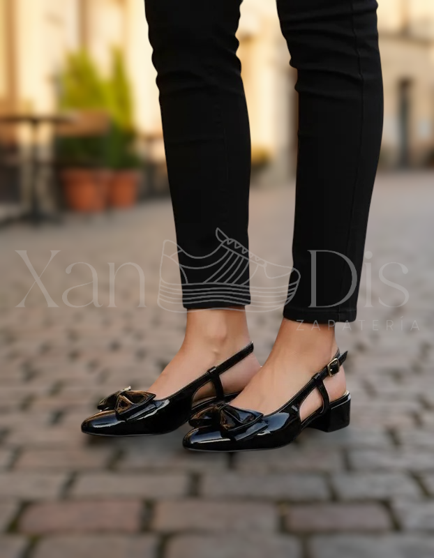 Zapatos slingback de charol con tacón bajo cuadrado CON MOÑO