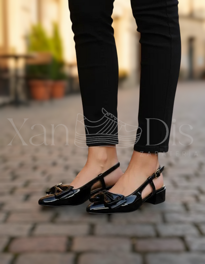 Zapatos slingback de charol con tacón bajo cuadrado CON MOÑO